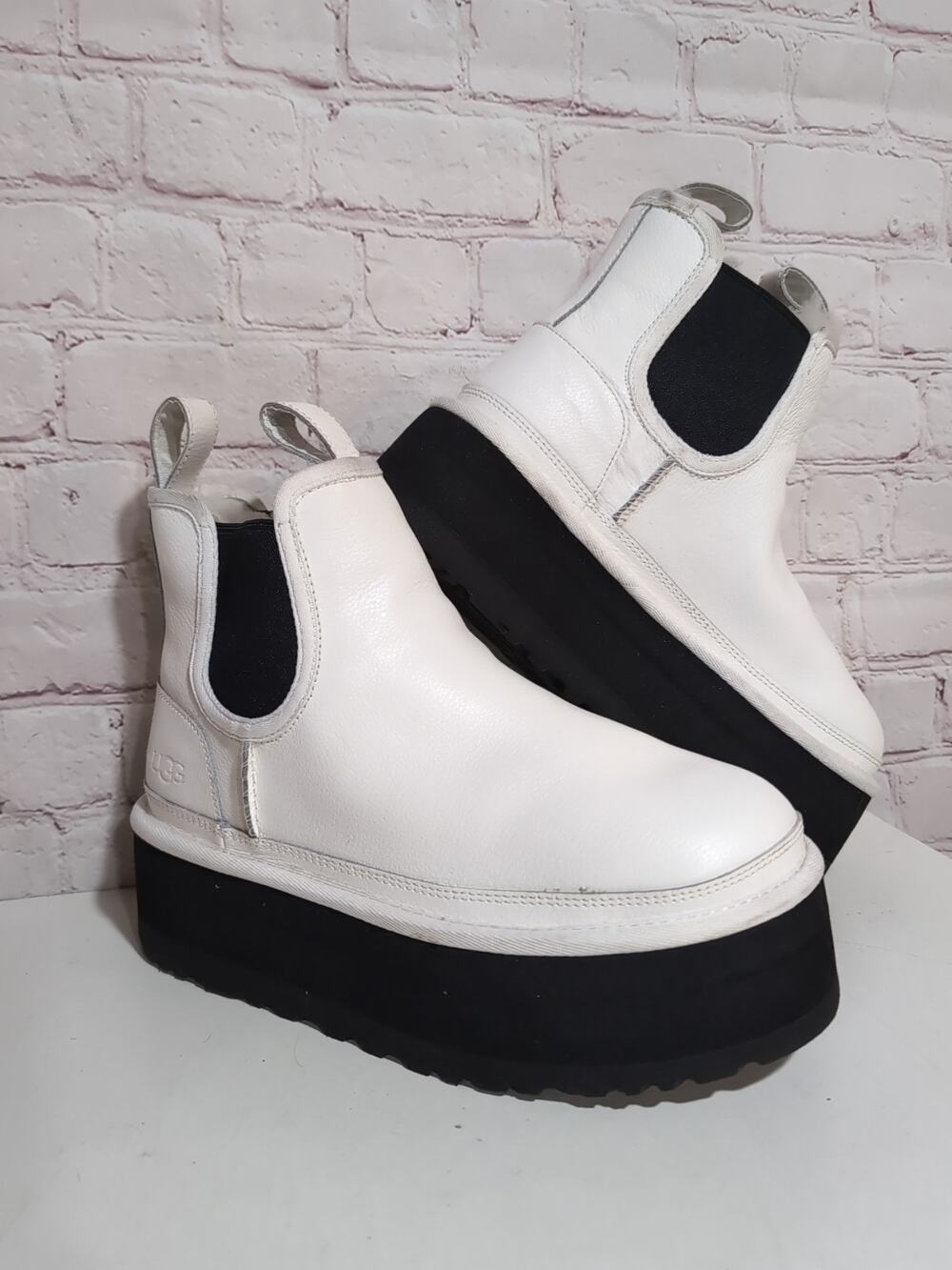 UGG Women's Neumel Chelsea Platform Boot Size 6 White Leather Chunky Booties